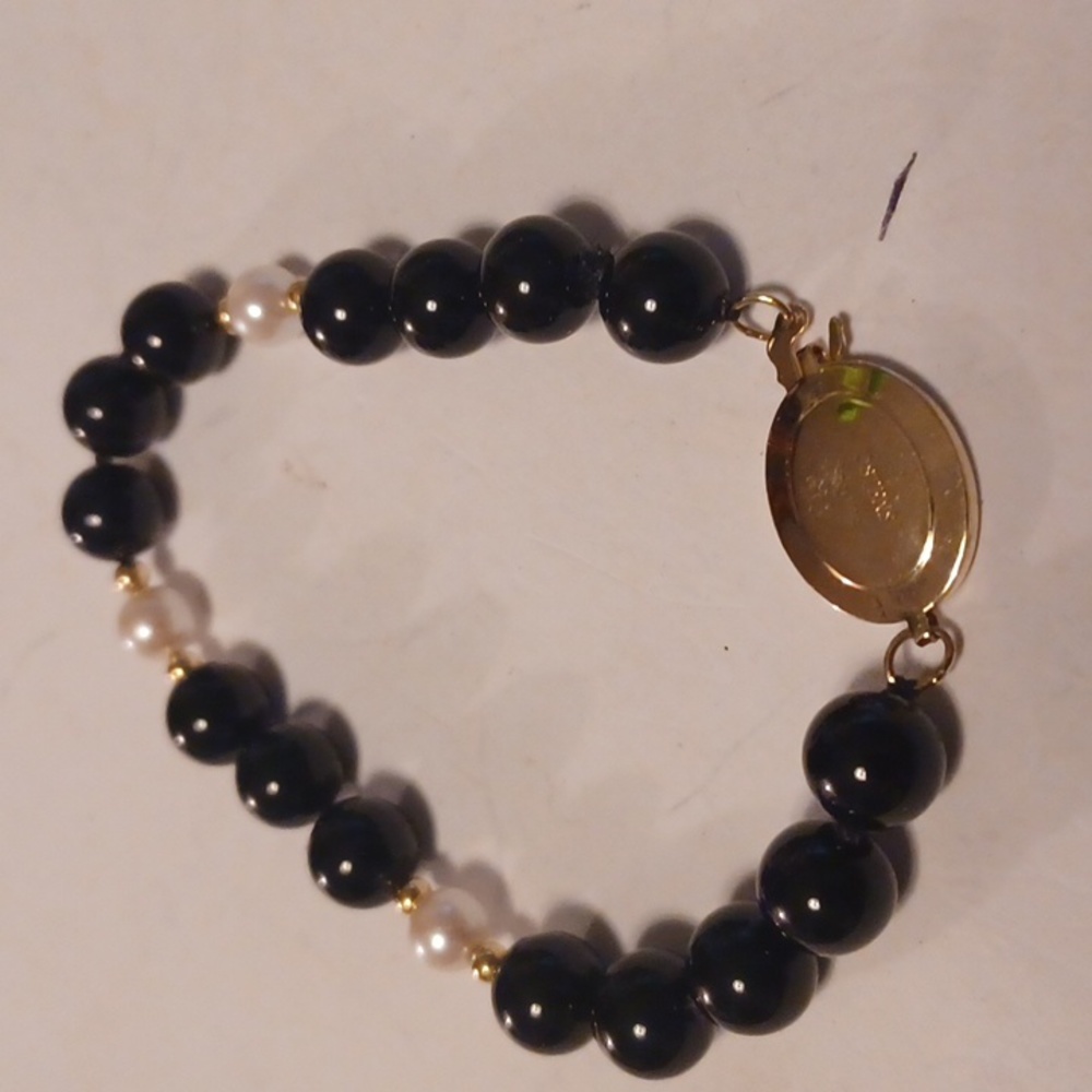 VINTAGE RARE FIND, JOSTENS, BLACK ONYX AND GENUINE PEARLS, 7.5 INCH NWOT